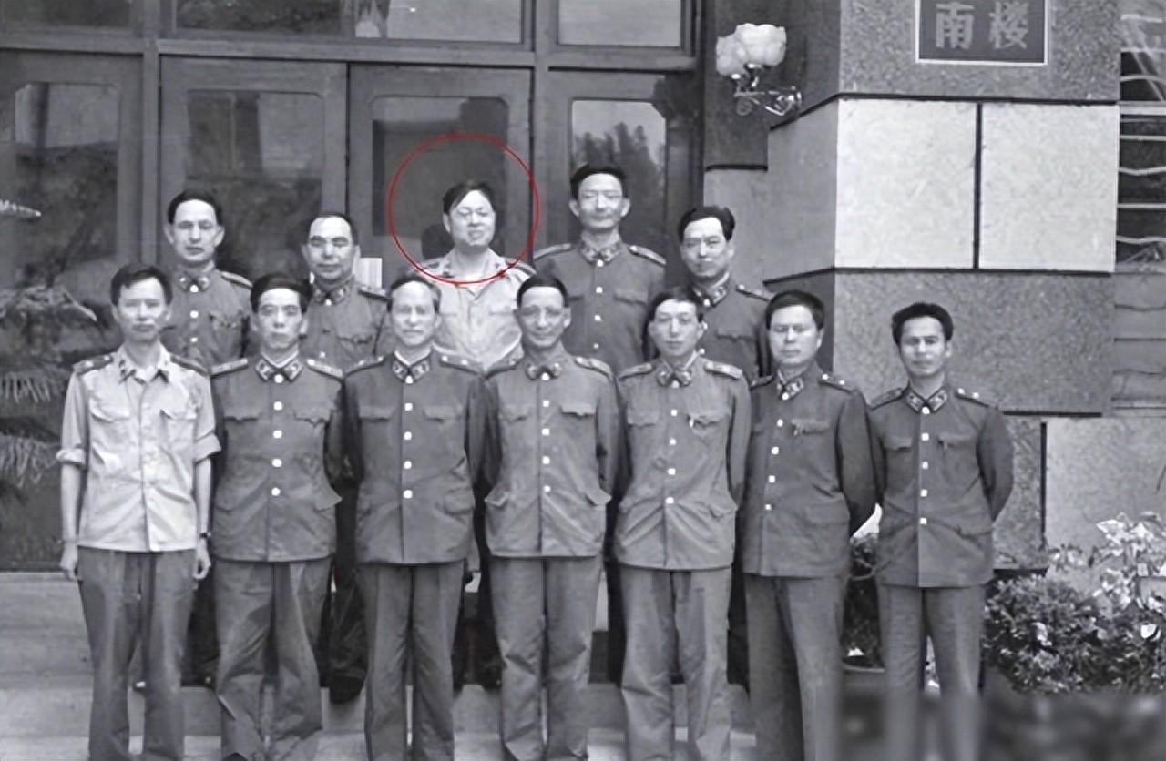 NBA创造历史！8年8个不同球队夺冠，别说马刺路还长'>
                                        </a>
                                      </li> </ul>
            </div>
        </div>

        <div class=